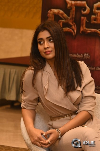 Shriya-Saran-at-Gautamiputra-Satakarni-Movie-Promotions